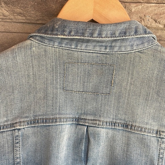 💙 Denim Jean  jacket women’s Medium - Picture 9 of 9